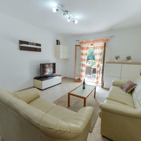 Lumbre Apartment Tar-Vabriga Екстериор снимка