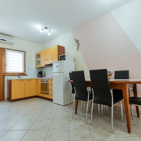 Lumbre Apartment Tar-Vabriga Екстериор снимка