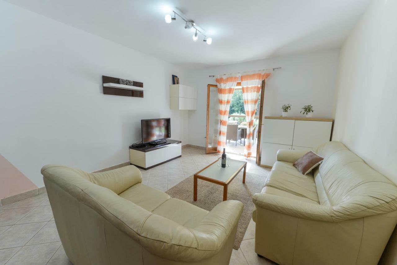 Lumbre Apartment Tar-Vabriga Екстериор снимка