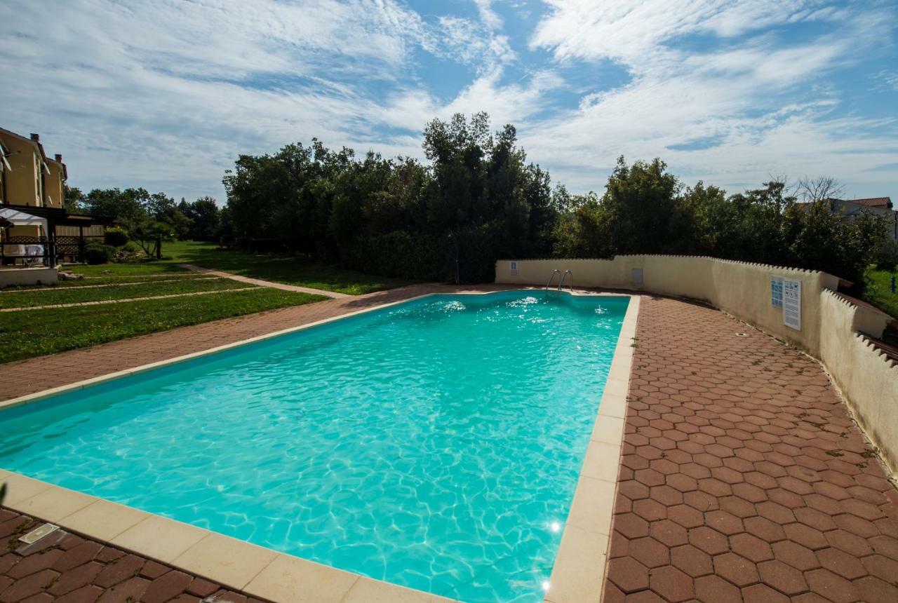 Lumbre Apartment Tar-Vabriga Екстериор снимка